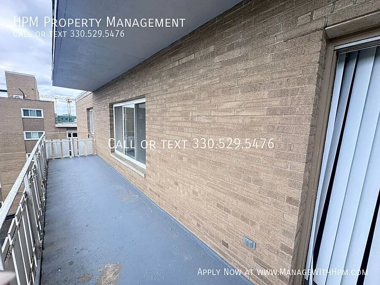 Aristocrat Apartments — Photo 17