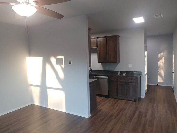4th image of 104 Railroad Ave #104
