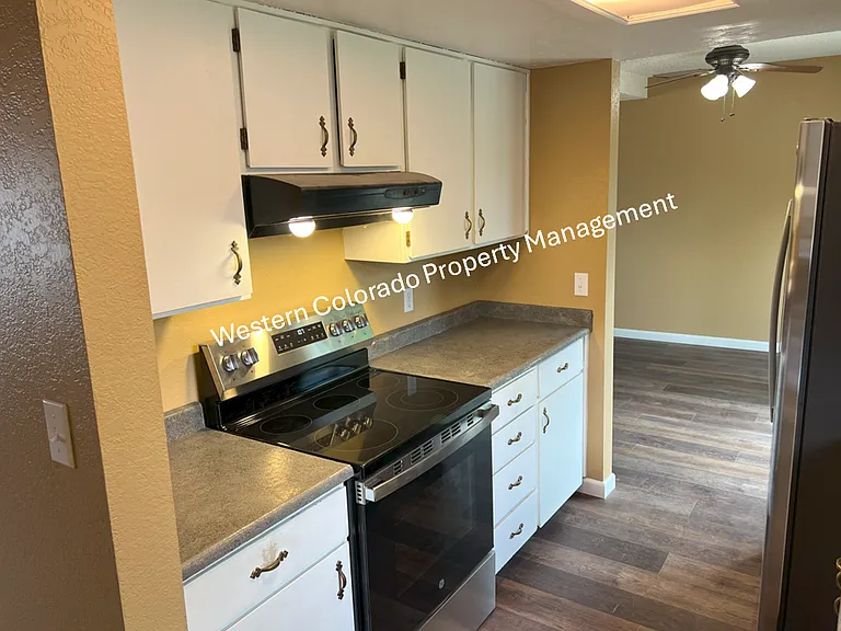 3058 Hill Ave — Photo 3