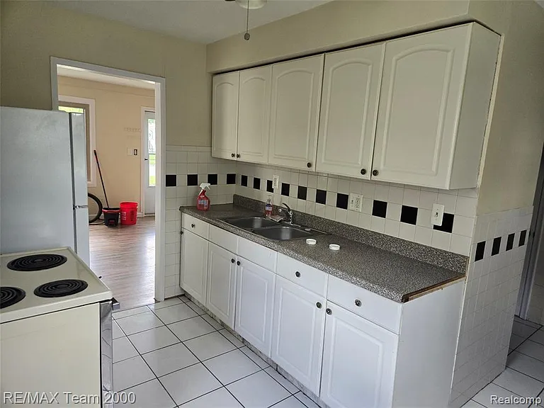 24684 Lehigh St — Photo 6