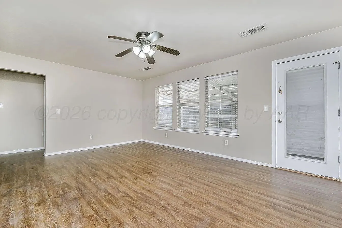 3 bed, 2.0 bath, 1233 sqft, $1,950 — Photo 4