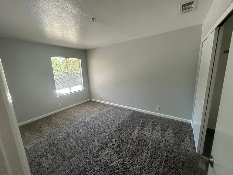 Creekside Apartments — Photo 10