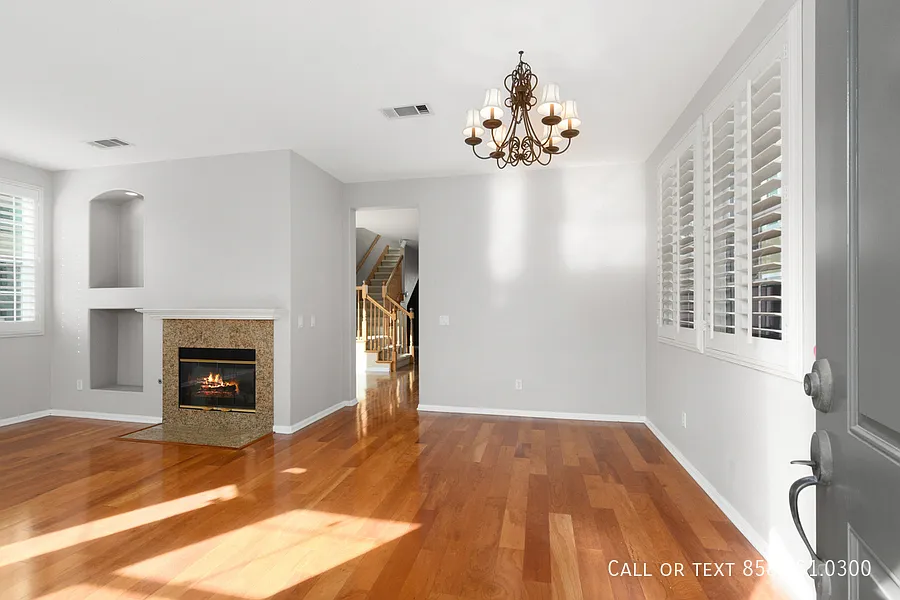 3 bed, 3.5 bath, 2215 sqft, $5,200 — Photo 2
