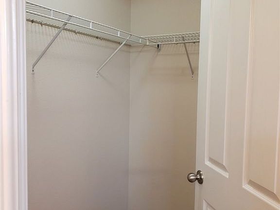 4th image of 921 Larkspur Ave