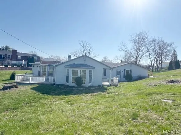 6434 Christopher Dr, Saint Louis, MO 63129