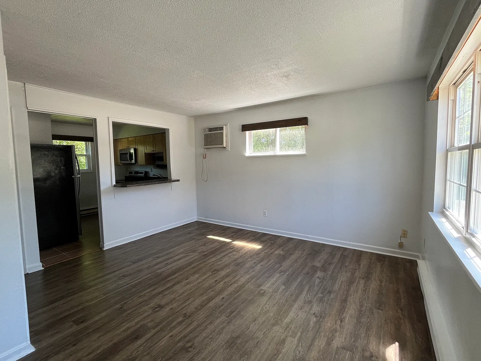 4 bed, 1.5 bath, 1200 sqft, $1,900 — Photo 2