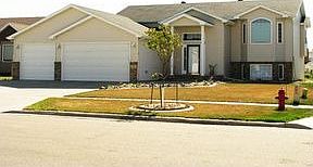 1st image of 753 18th Ave W
