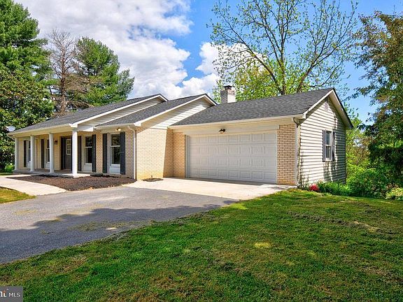 3rd image of 229 N River Dr