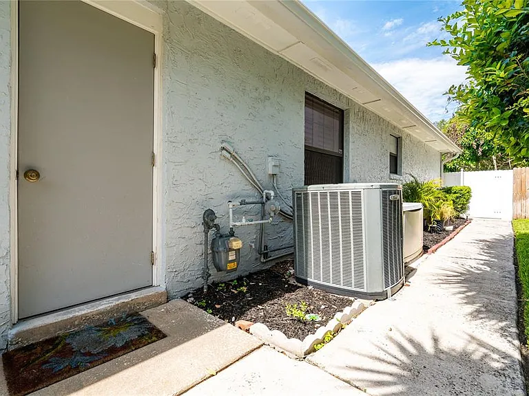 1463 E Brookshire Ct — Photo 33