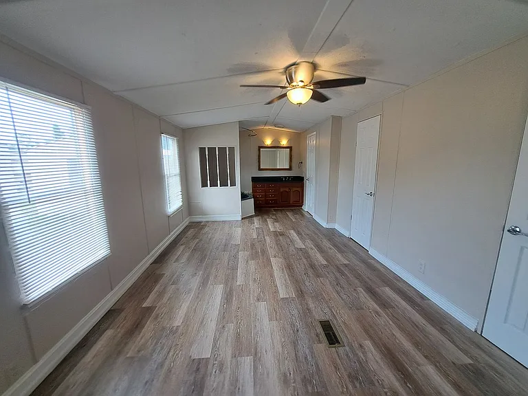 2821 Hillcrest Ave #8 — Photo 8