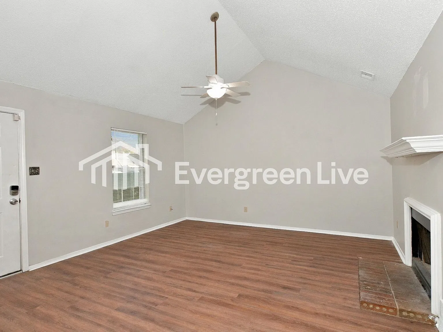 3 bed, 2.0 bath, 1077 sqft, $1,245 — Photo 4