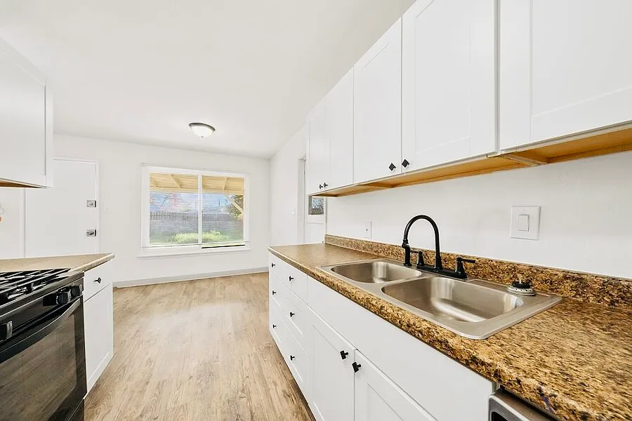 Building Photo - 5732 San Vincente Way