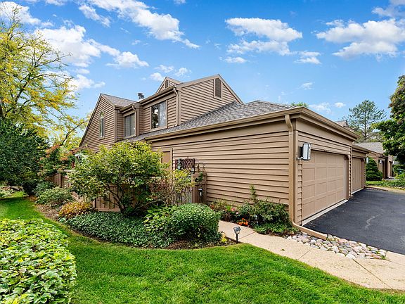 3rd image of 921 Longmeadow Ct