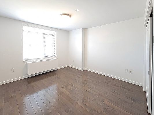 5th image of 3040 21st St APT 203