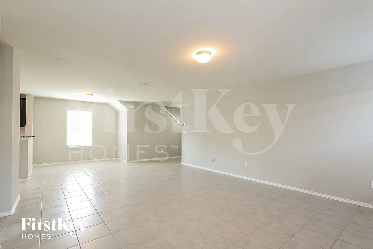 Building Photo - 12034 Silver Light