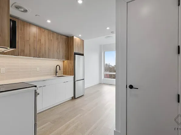 80 Linden Boulevard image 1 of 12