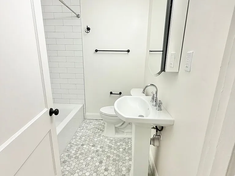 637 Columbus Dr — Photo 16