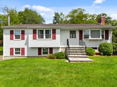11 West Lake Shore Drive, Danbury, CT, 06811