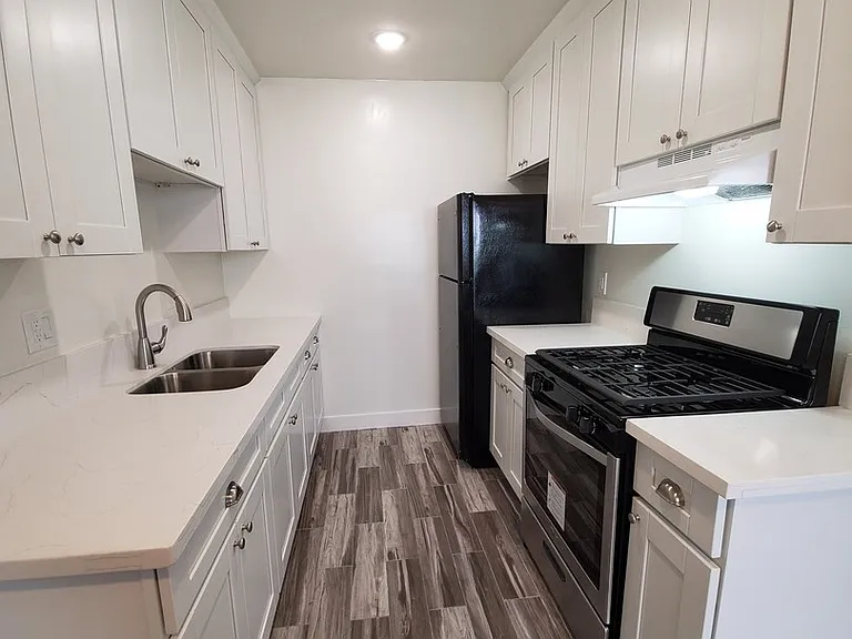1224 N Formosa Ave #1 — Photo 4