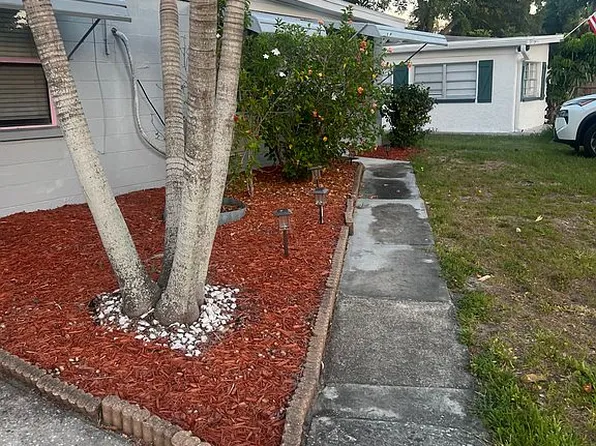 10821 105th St, Largo, FL 33773