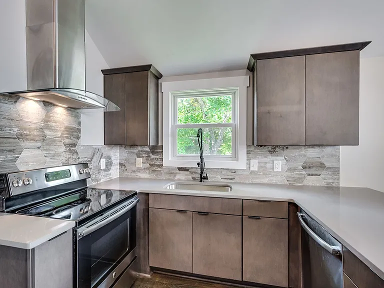 1421 Janie Ave — Photo 11