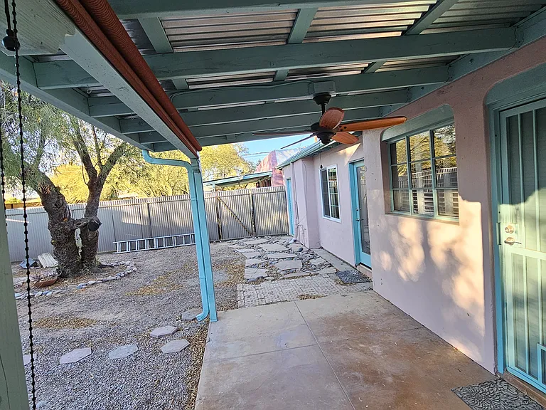 Large outdoor patio to enjoy the beautiful Arizona winters