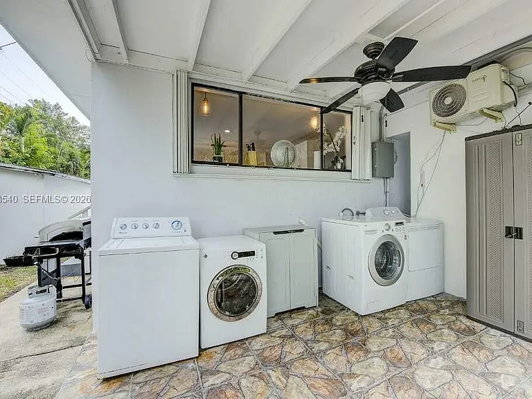 2721 SW 30th Ave — Photo 7