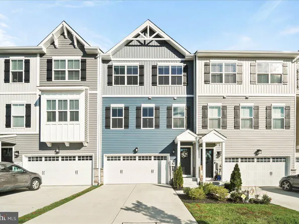 2793 Town View Cir, New Windsor, MD 21776