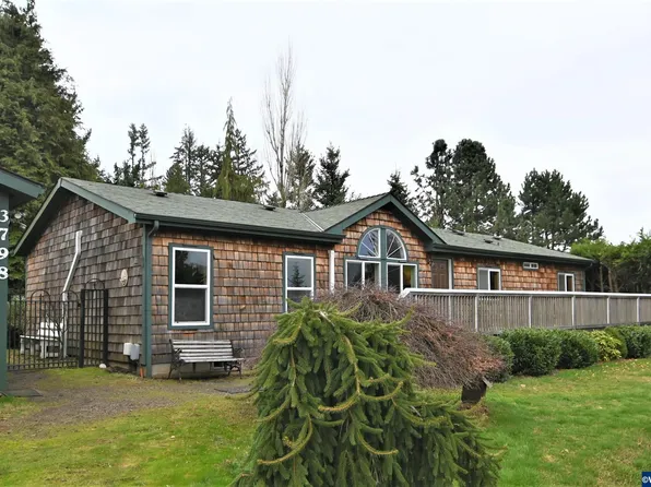 3798 Starlight Dr NE, Silverton, OR 97381