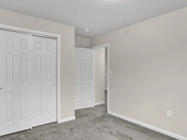 62 Helene Ct — Photo 23