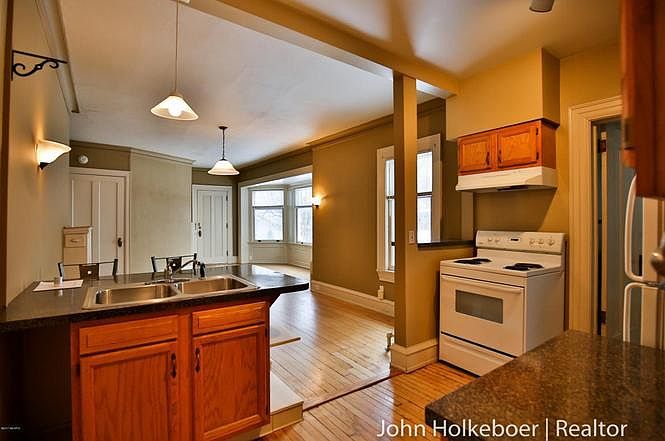 2nd image of 300 Washington St SE #2E