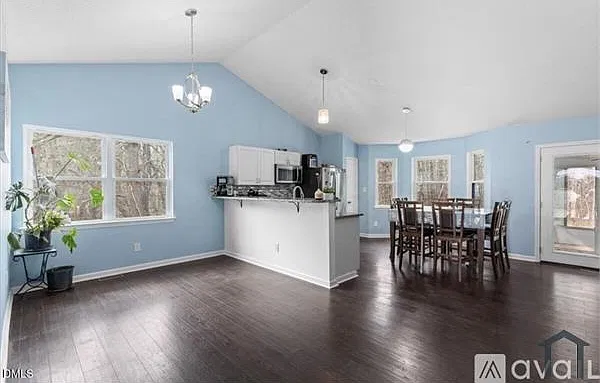 3 bed, 1445 sqft, $2,400 — Photo 3