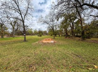 207 S 5th St, Bonham, TX 75418