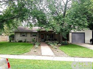 325 Risdon Dr, Saline, MI 48176