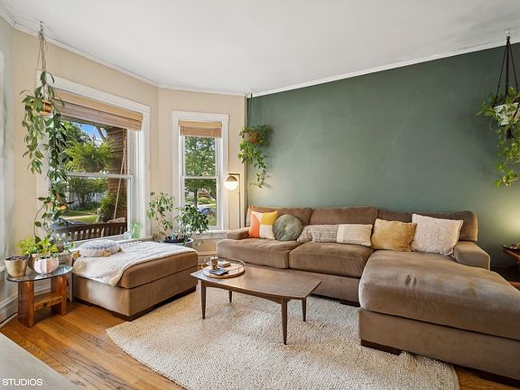 4th image of 5036 W Sunnyside Ave