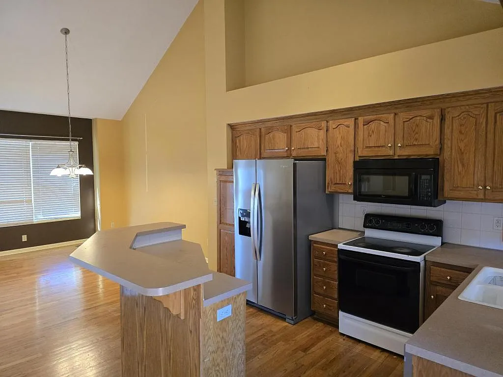 7709 N Mersington Ave — Photo 3