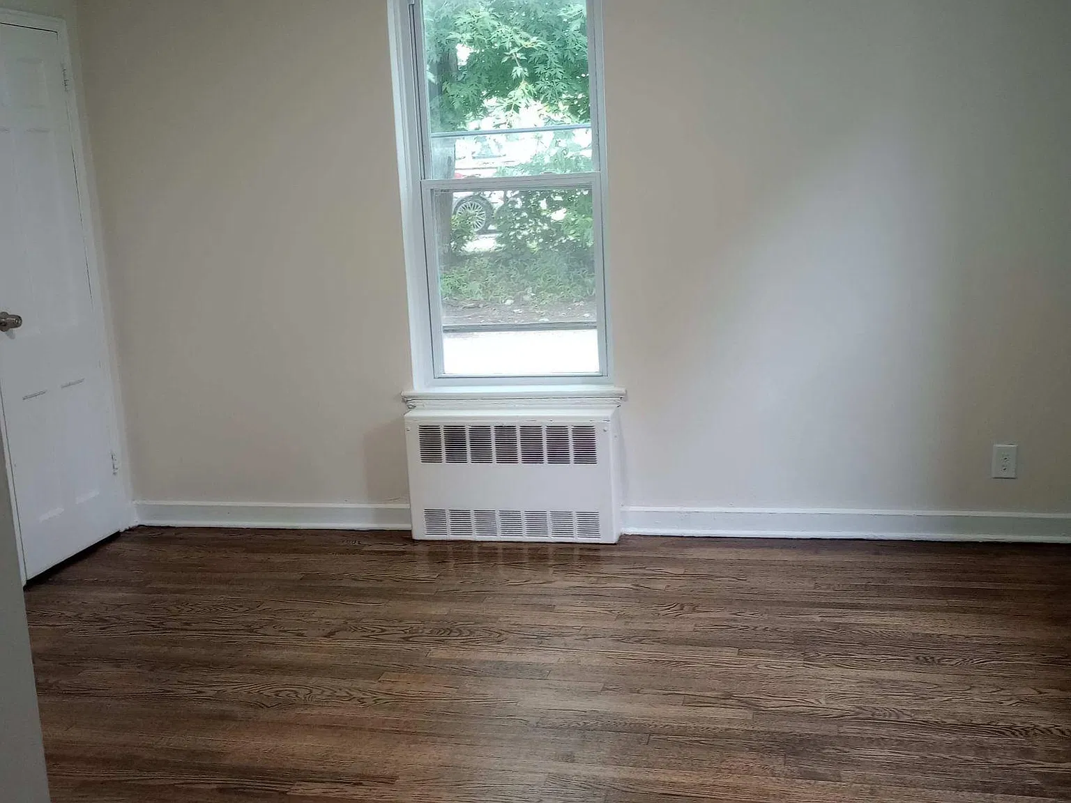677 Park Ave — Photo 3