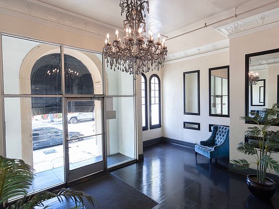 3rd image of 716 S Berendo St APT 112