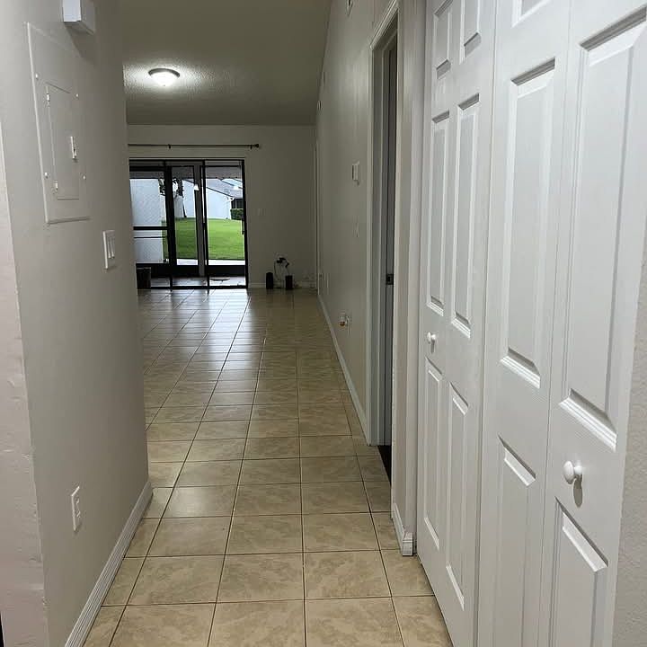1st image of 492 Prestwick Pl #492