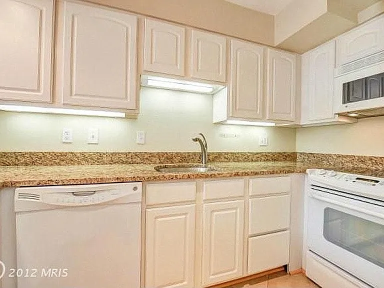 115 N Lee St #202 — Photo 10