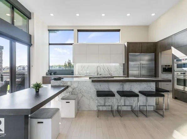 5536 Chegwin Point E, Edmonton, AB T6W 4A8