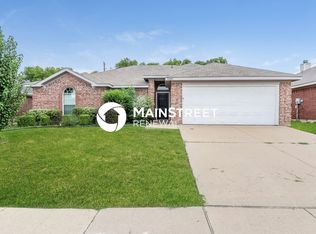8005 McMurtry Dr, Arlington, TX 76002
