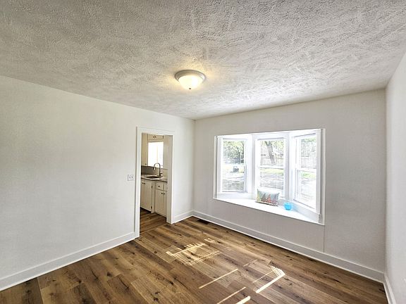 3rd image of 404 Parker Ave