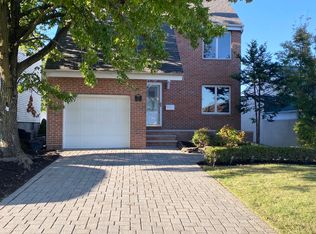 170 Heffernan St, Staten Island, NY 10312