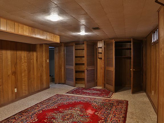 Spacious basement rec room