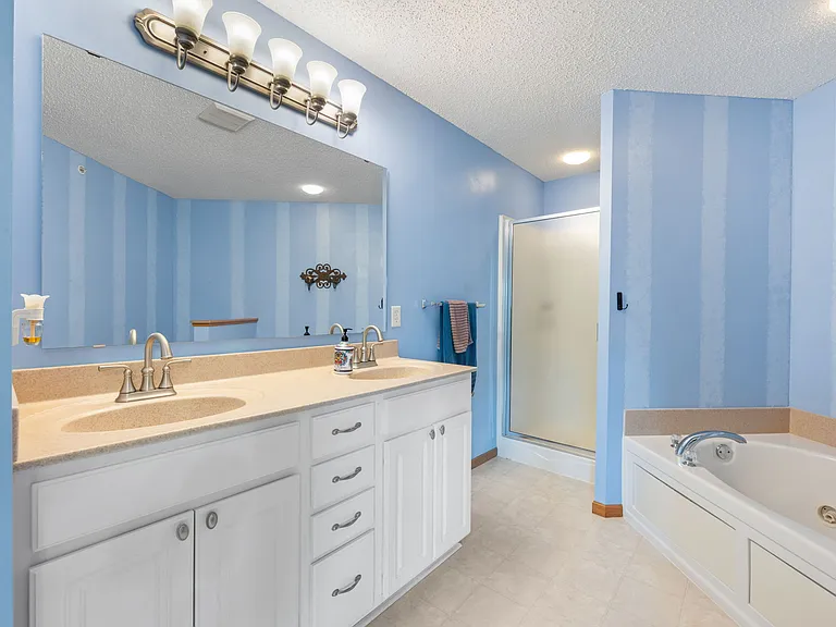 5048 Yuma Ln N — Photo 16