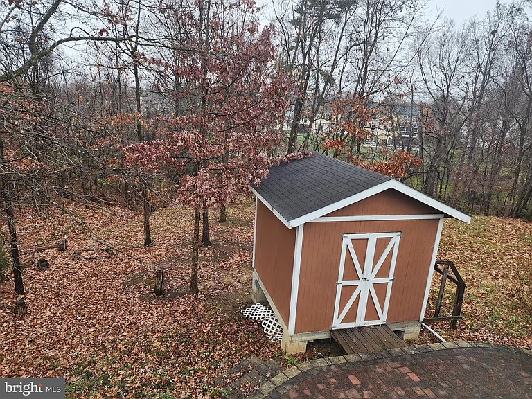 121 Deer Hill Ct — Photo 20