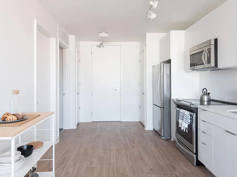 Hendrix Apartments — Photo 25