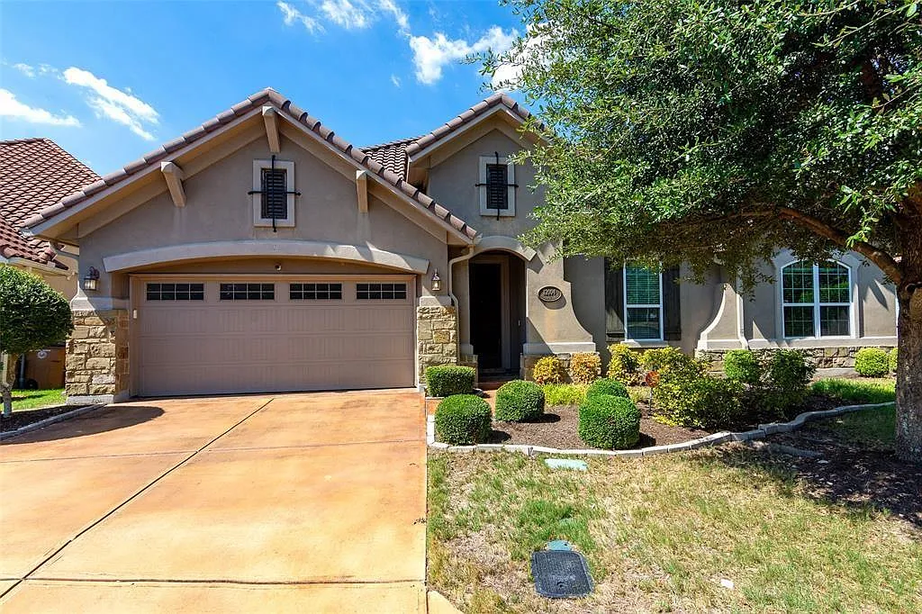 3 bed, 2.0 bath, 1979 sqft, $2,600 — Photo 1