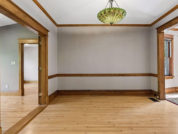5th image of 314 Baker St W